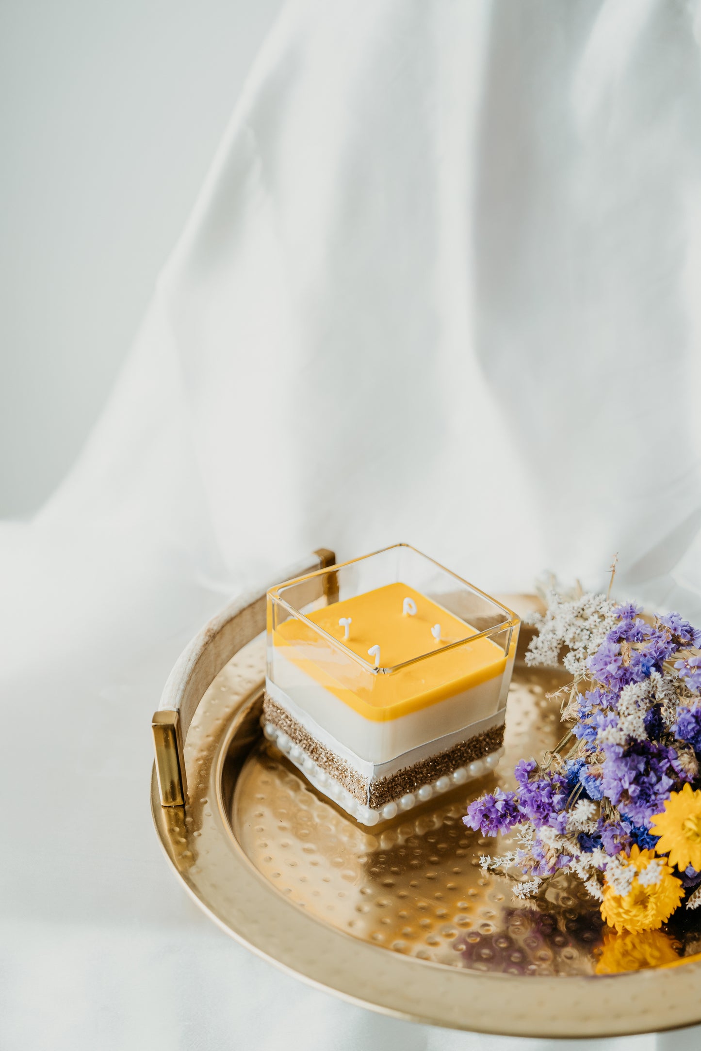 Golden Radiance - Premium Hand-Poured 4 Wick Candle